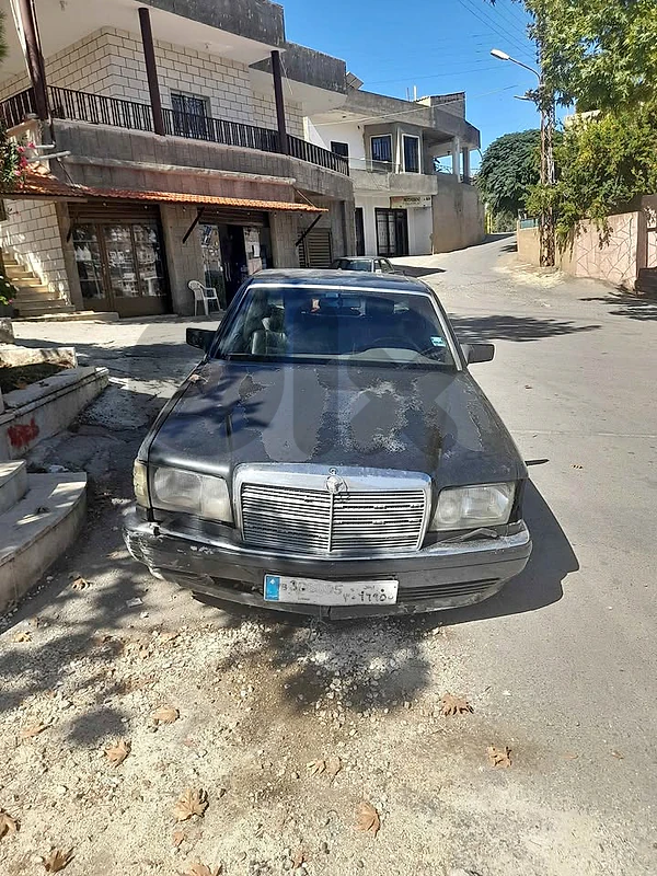 Mercedes 300	1990