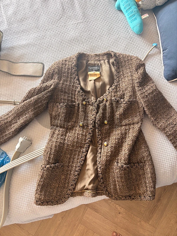 chanel vinatge tweed jacket