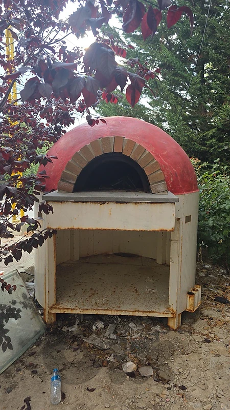 Traditional Wood-Fired Pizza Oven – Barely Used