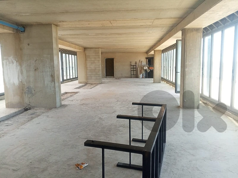 Core & shell Office or showroom in Antelias