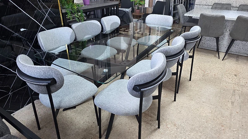 طاولة سفرة مع ٨ كراسيDining  table with  8 chair
