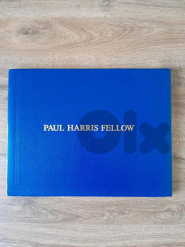 Paul Harris Fellow certificate to a fellow dignitary