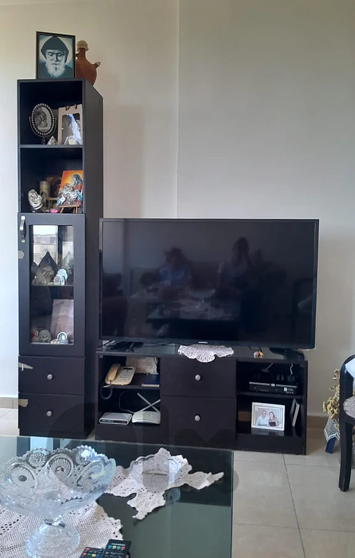 طاولة ووحدة TV للبيع
