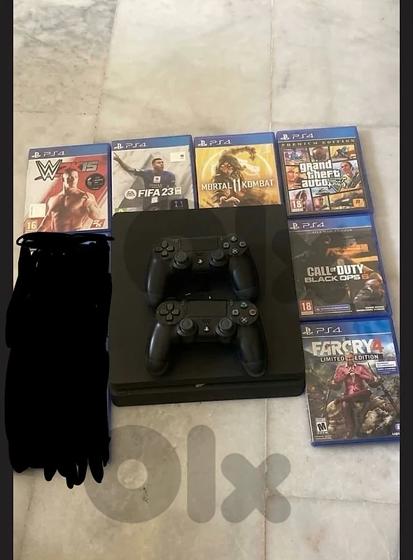 Ps4 slim with 2 consoles