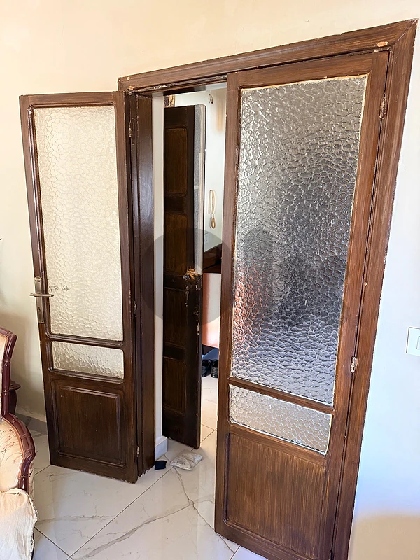 صالون و بواب قديمة مع دروسوار