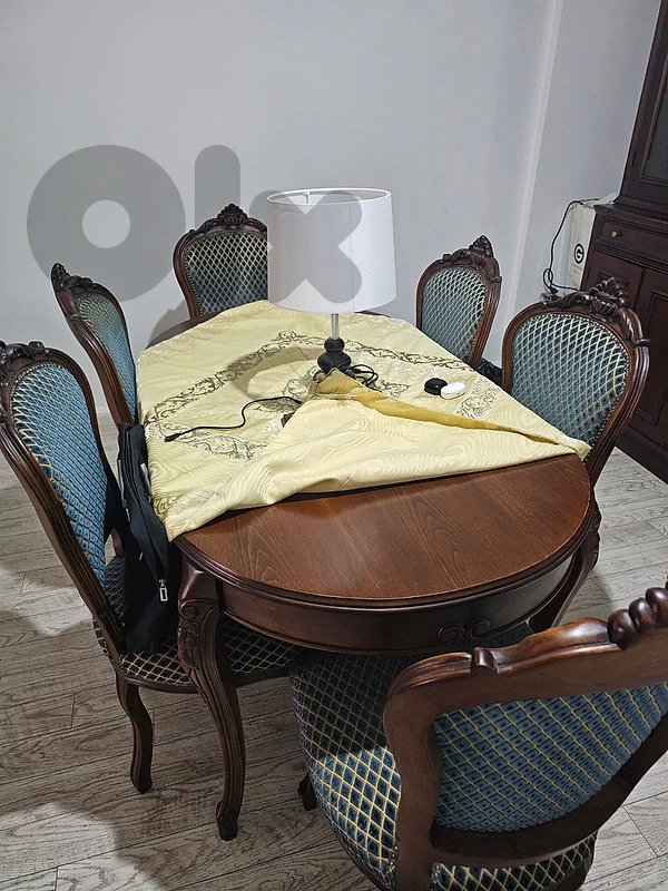 bwon dining table