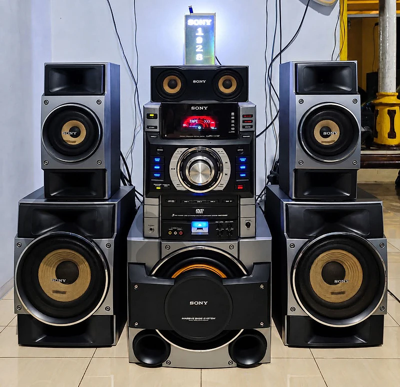 ستريو سوني ماليزي.10000واط 3cd dvd usb aux