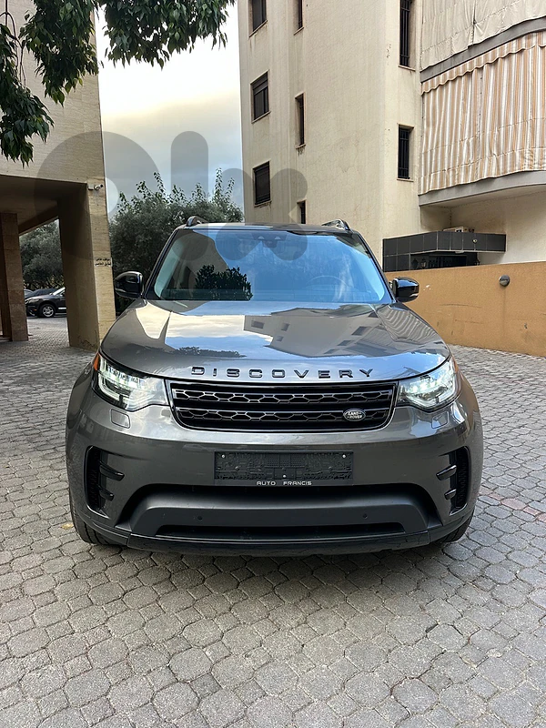 Land Rover Discovery 2018 gray on black (clean carfax-80000 miles)