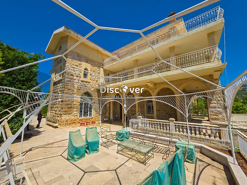 Traditional Villa for sale in Baabdat