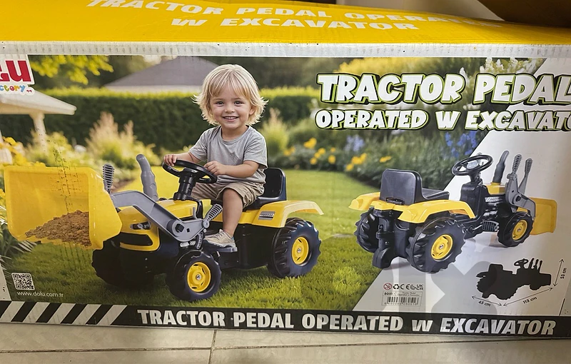 tractor pedal operated w excavator جرافة اطفال