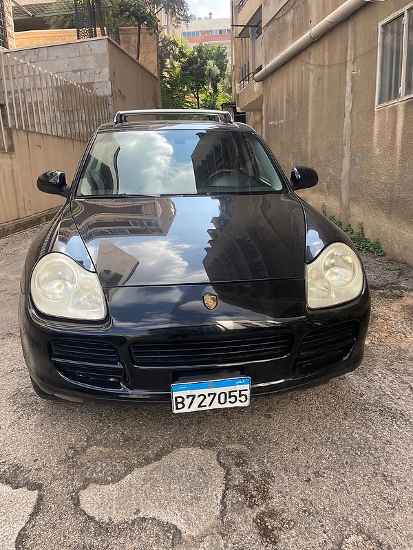 Porsche Cayenne 2004 porche cayenne v 6.  very clean