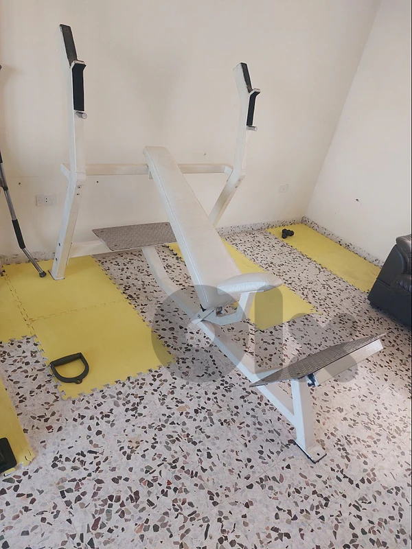 Incline bench press like new Incline bench press like new