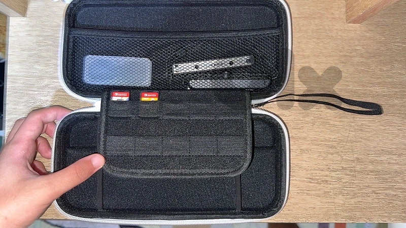 *Original* Nintendo Switch Oled Case + Joycon straps + 2 games