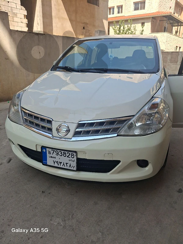 Nissan Tiida 2010 1