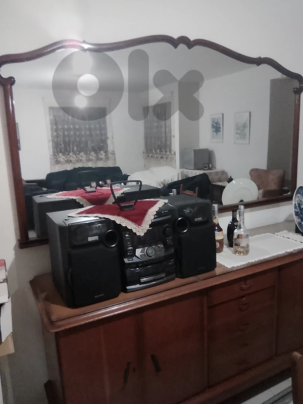 Mirror wall for dining room