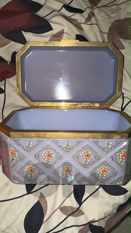 صندرق مميز انتيك للبيع