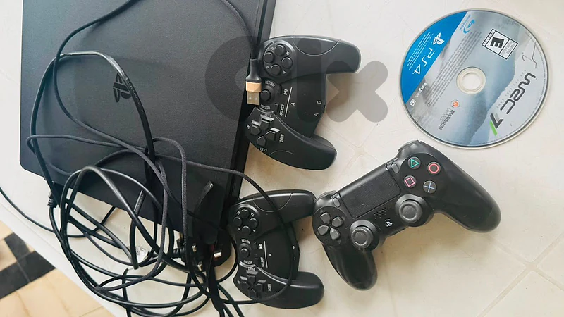 PS4 and 4 screen for cars