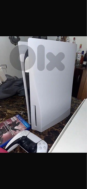 ps5 fat 825 gb used like new with 2 controllers and 3 cds