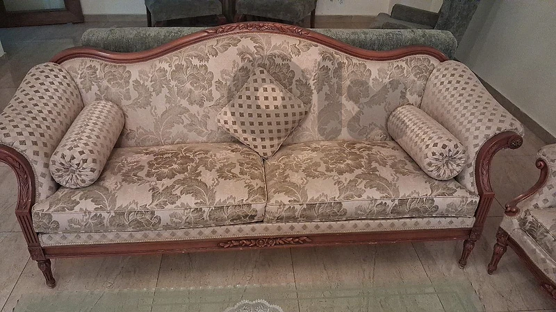 صالون خشب مسيف ٢ كنبه ٢ بارجيه مع طاوله حلر زجاج السعر النهائي ٣٥٠