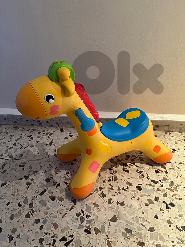 giraffe on wheel / زرافة