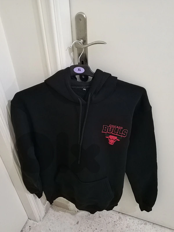 كنزة رجالي للبيع شبه جديد قياس XXL-XL السعر 25$