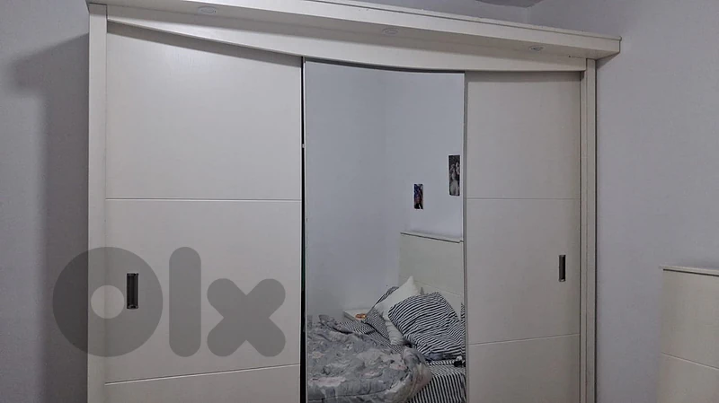 full bedroom in excellent condition