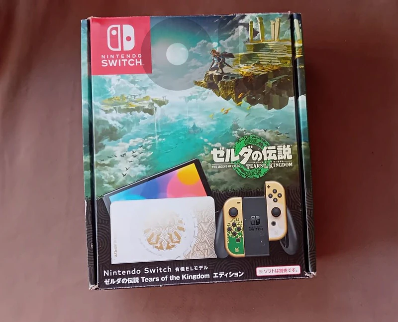 Nintendo Switch OLED Zelda Edition + Collector's Items