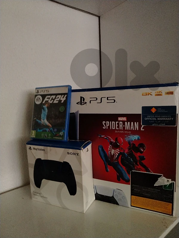Ps5 1Tb with 2 controllers and Fc24