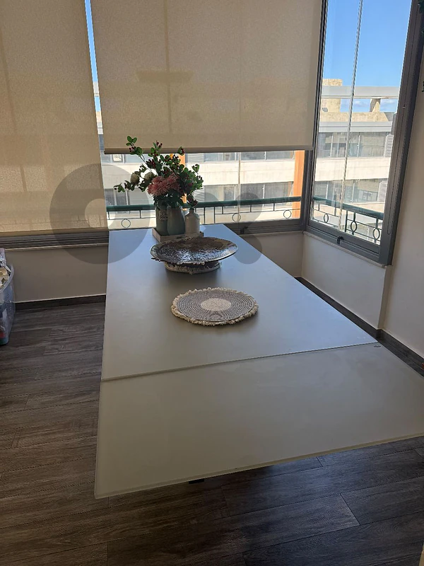 Diner table from vanlian