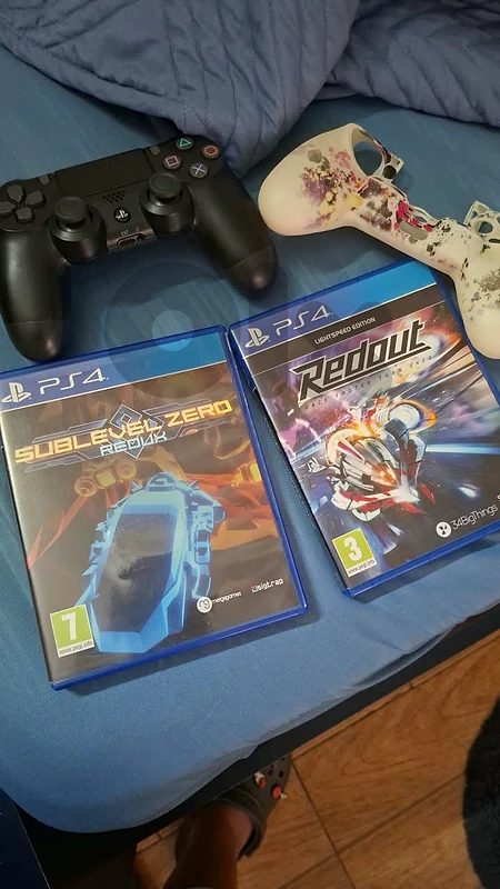 ps4 games and controller