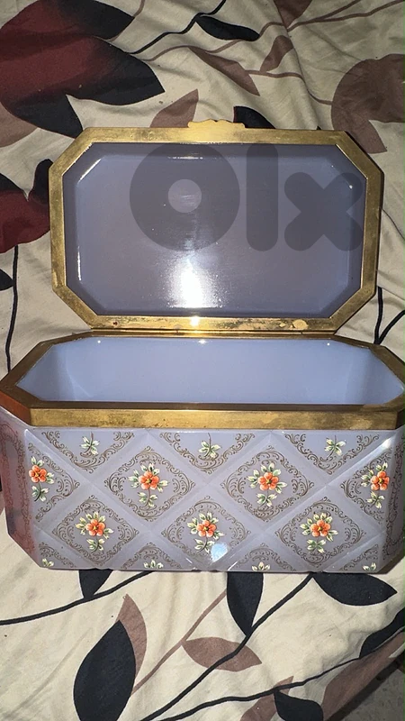 صندوق انتيك عمره ١٠٠ سنة للبيع