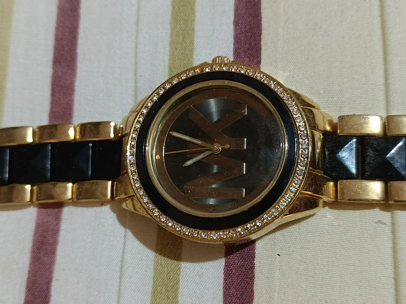 Michael Kors MK-605 Gold Watch – شبه جديدة