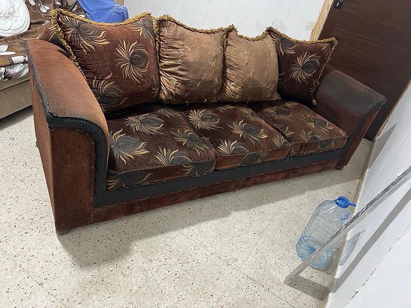 غرفة جلوس و تخت طابقين للبيع بحالة جيدة