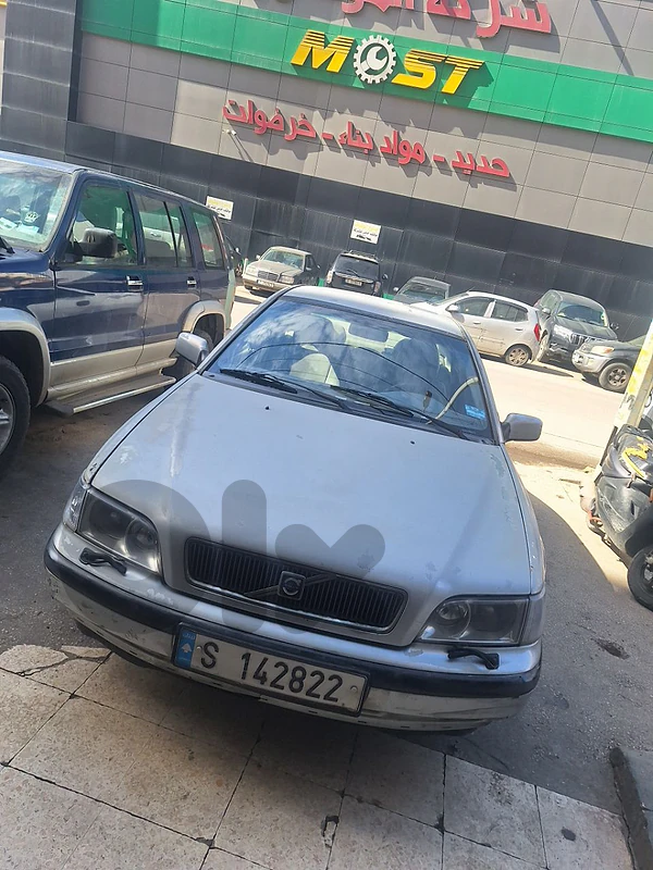 S40 2002
 1650 $
موتير فيتاس خارق  automatic 
حديد شركه  78824809