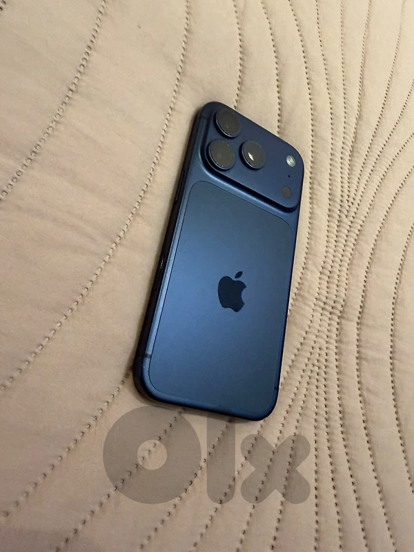 17 pro used deep blue color