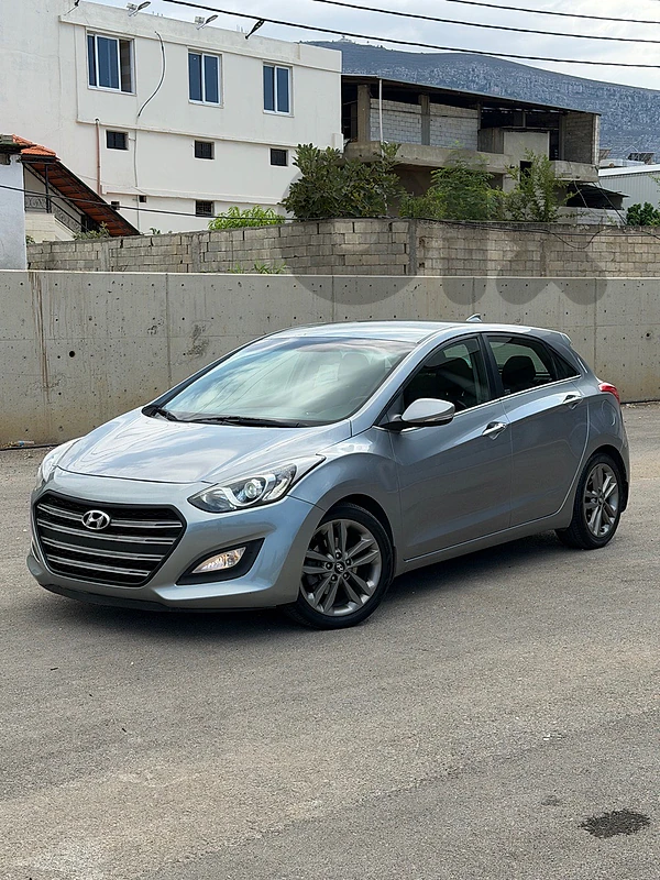 Hyundai Elantra GT 2016 3th