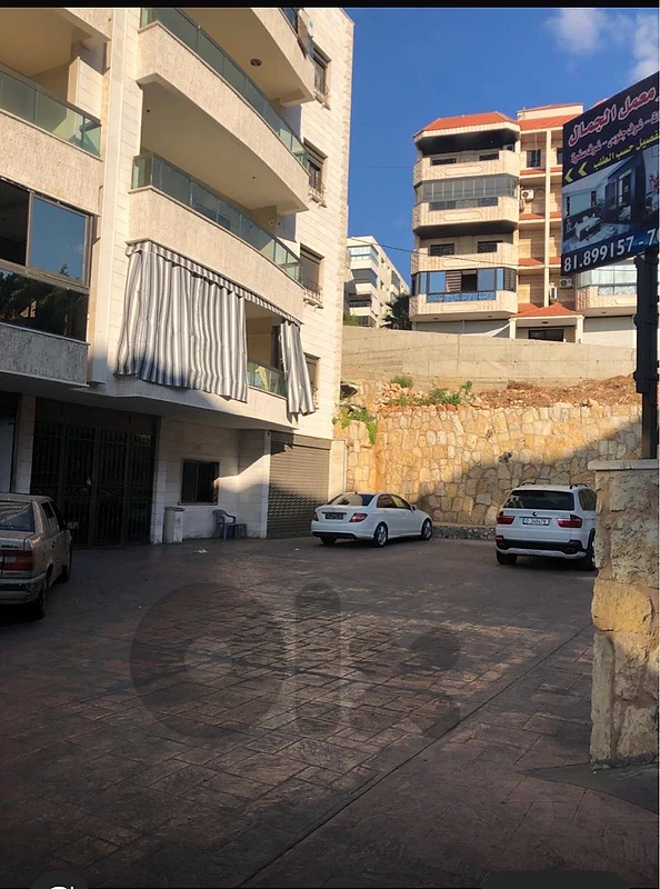 Big and clean Apt for sale in Khalde close to highway