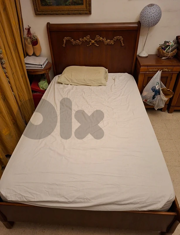 Bed with mattress تخت خشب مع فرشتو