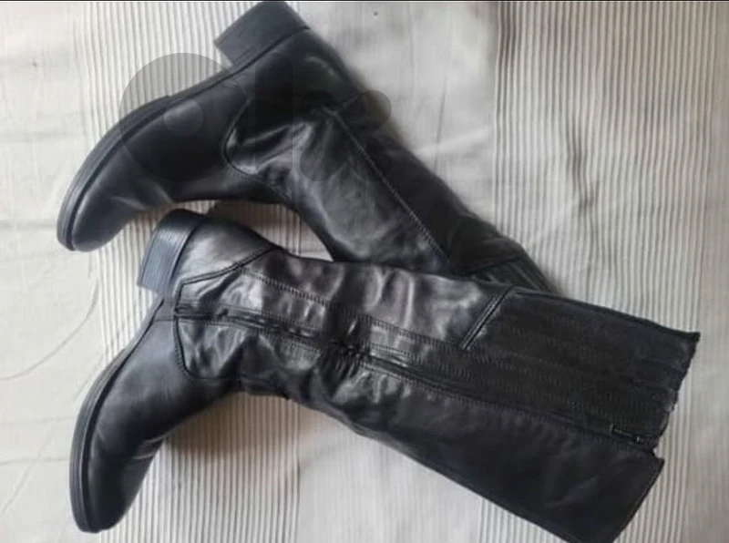 Geox leather boots. size 40