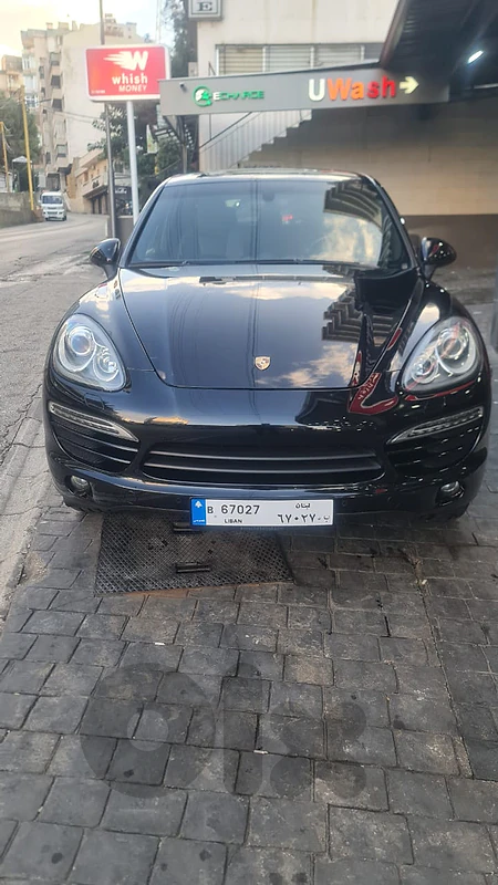 Porsche Cayenne 2012 jeep