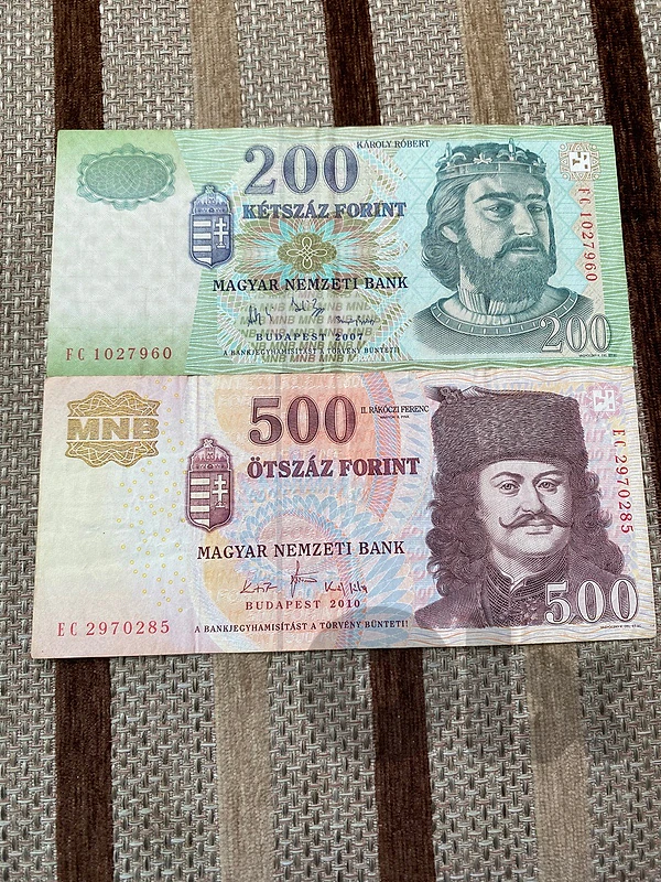 عملة ٢٠٠ و ٥٠٠ فورنت مجري banknote