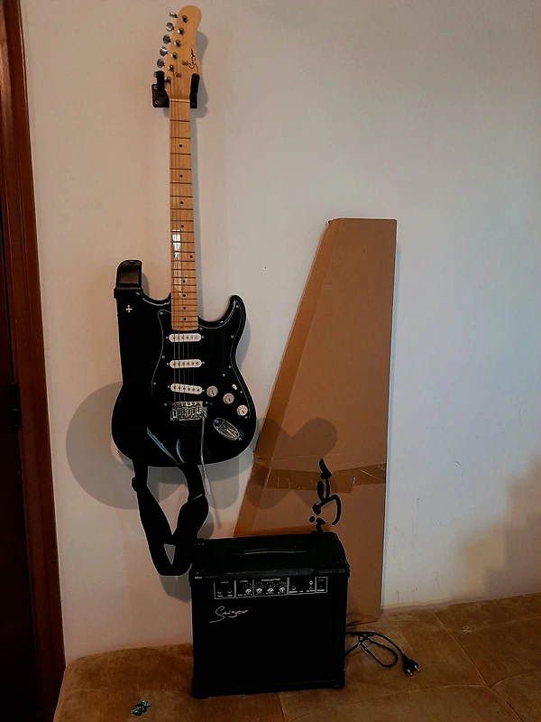 Electric guitar deviser Lg2 with smiger amplifier