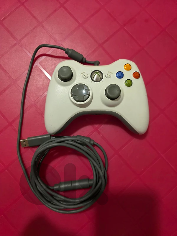 3 Wired xbox controllers