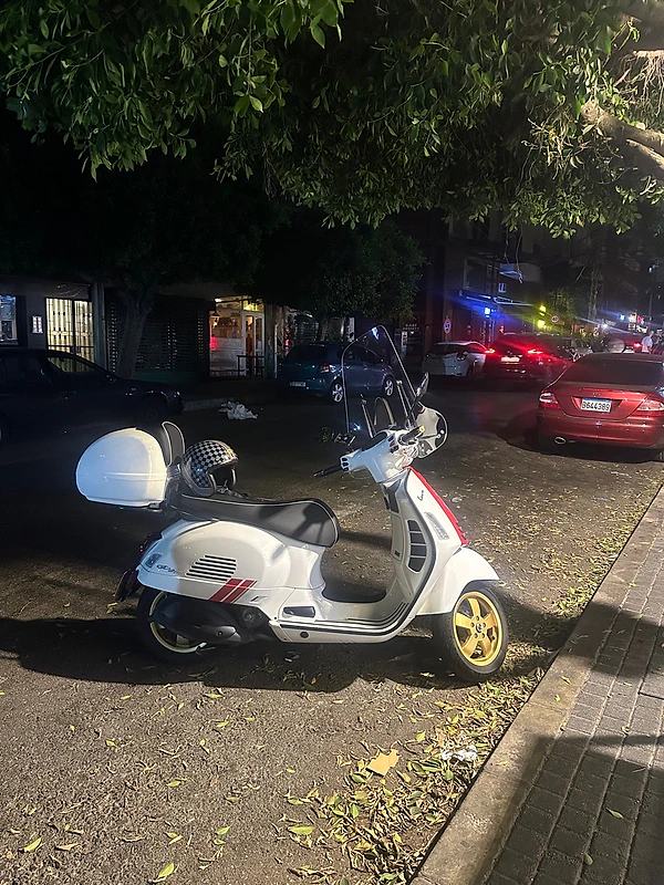 vespa italian 300cc HPE Racing Sixties original