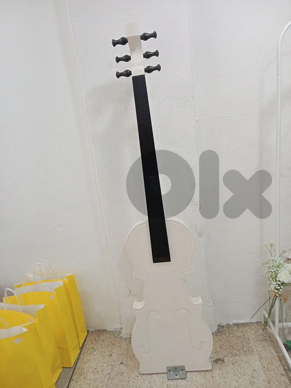 White Chelo Stand White Chelo Stand
