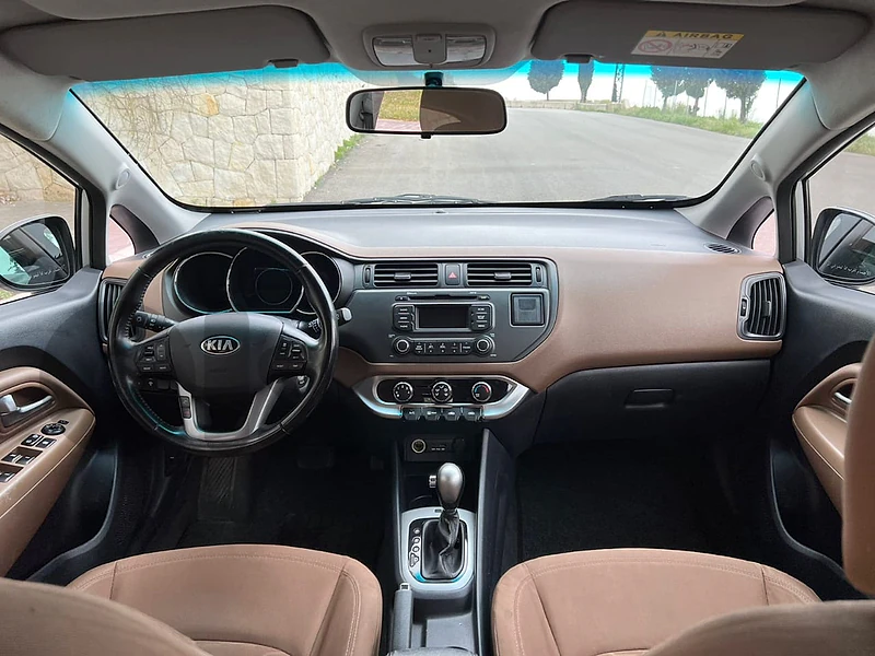 Kia Rio 2014 hatchback full option Kia Rio 2014 hatchback full option