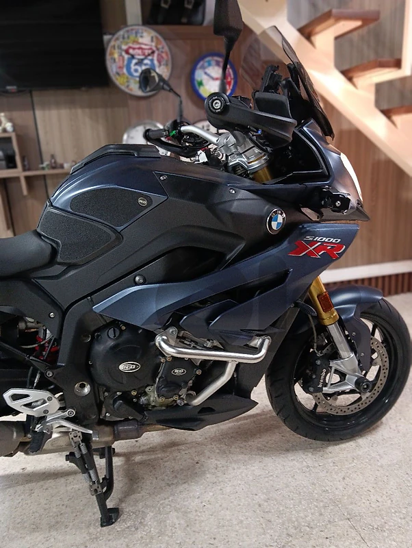 BMW S1000 XR 2017 only 140klm on odo still new Company Source