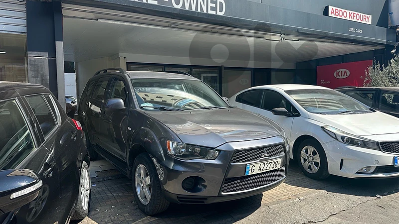 Mitsubishi Outlander 2011 super clean