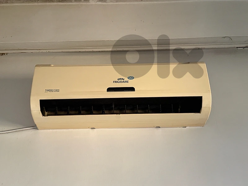AC frigidaire 12000