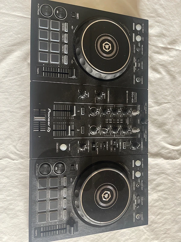 DDj-400